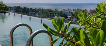 Brand New 3 Bedroom apartment 5 mins from the beach