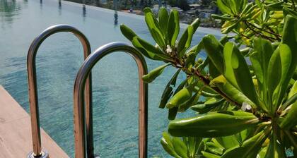 Brand New 3 Bedroom apartment 5 mins from the beach