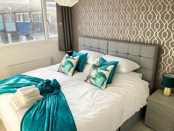 2 bedrooms, desk, iron/ironing board, free WiFi