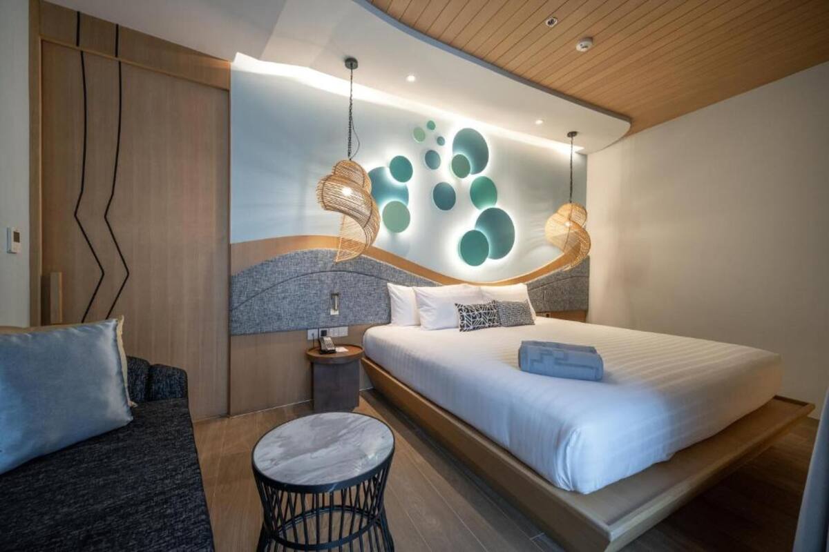 2 Bedrooms Pool Access