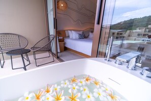 Suite Mountain View | Minibar, in-room safe, soundproofing, free cribs/infant beds