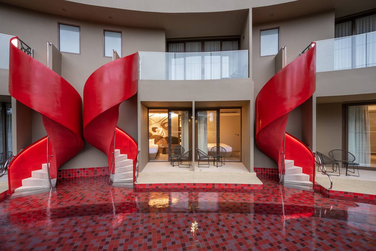 3 Bedrooms Pool Access | Terrace/patio