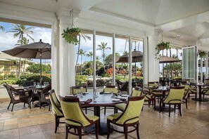 Dining - Light filled room, just steps to the beach (Lihue)