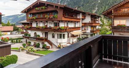Holiday Apartment "Galerie Kaiser" with Mountain View, Balconies & Wi-Fi