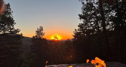 Cozy Mountain Getaway with Stunning Views!