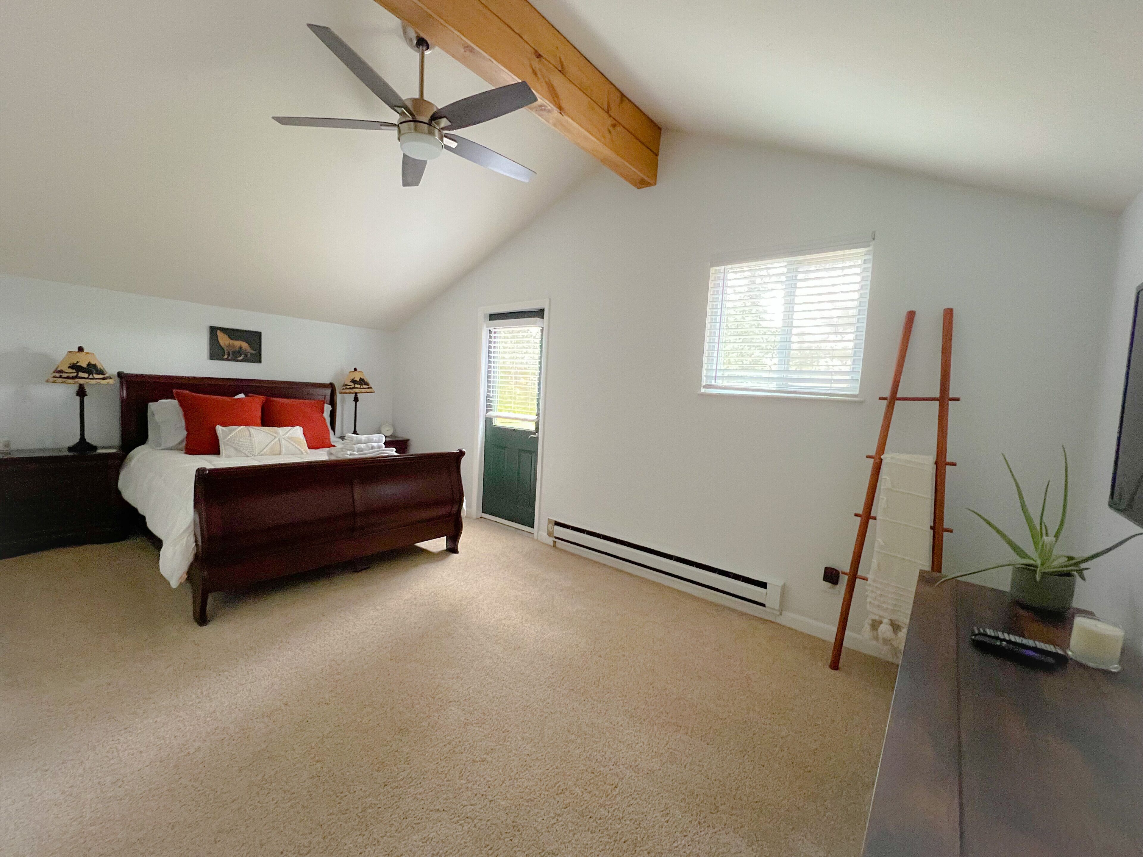 Cozy Mountain Getaway with Stunning Views!