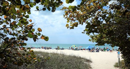 Walk to the beach in minutes from this recently remodeled condo.