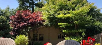 Cottage Hurst Green Sleeps 4, Views