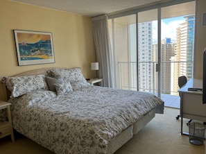 1 camera, una scrivania, Wi-Fi, lenzuola