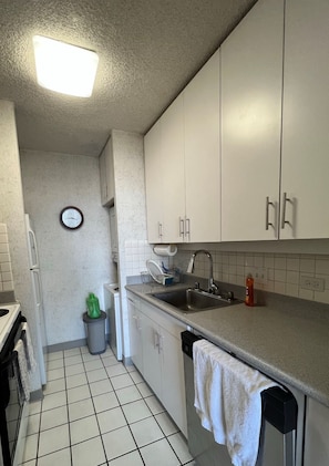 Frigorifero, microonde, forno, lavastoviglie