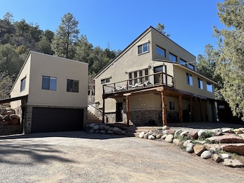 View of the house and driveway