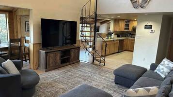 TV connectée, cheminée, jeux vidéo, baby-foot