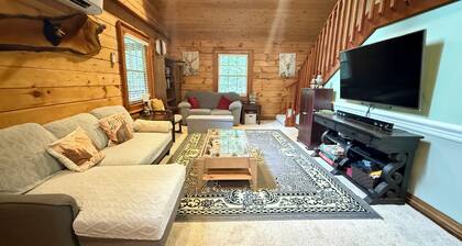 Cozy log cabin 4 minutes outside Stone Mountain!