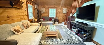 Cozy log cabin 4 minutes outside Stone Mountain!