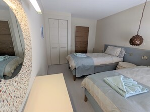 3 bedrooms, iron/ironing board, WiFi, bed sheets