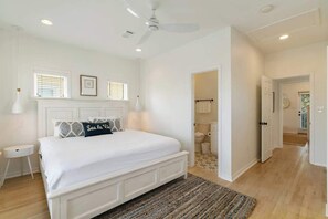 2 makuuhuonetta, silitysrauta/-lauta, ilmainen Wi-Fi, vuodevaatteet