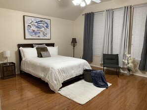 3 habitaciones, tabla de planchar con plancha, wifi y ropa de cama