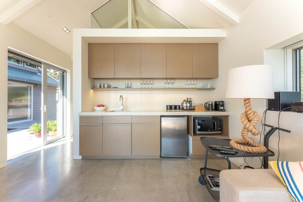 Fridge, microwave, dishwasher, coffee/tea maker - Waiheke Beachfront Apartment | You've Got It Maid (Waiheke Island)