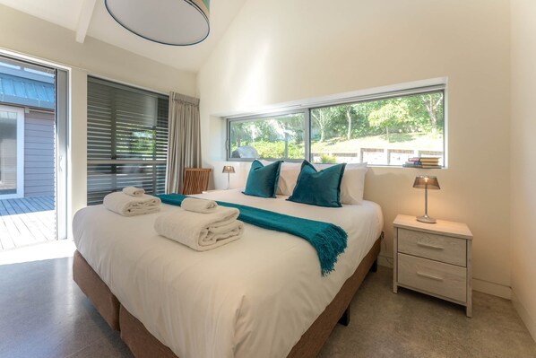 1 bedroom, WiFi - Waiheke Beachfront Apartment | You've Got It Maid (Waiheke Island)