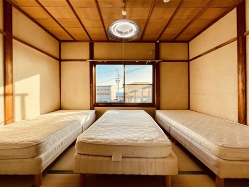 Your Japanese-style 2-story house for rent with a view of the sea.