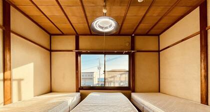 Your Japanese-style 2-story house for rent with a view of the sea.