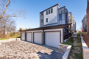Exterior - Myrtle One ~ This is a combined listing made of two adjoining 4BR/4BA Condos with adjoining rooftops (Nashville)