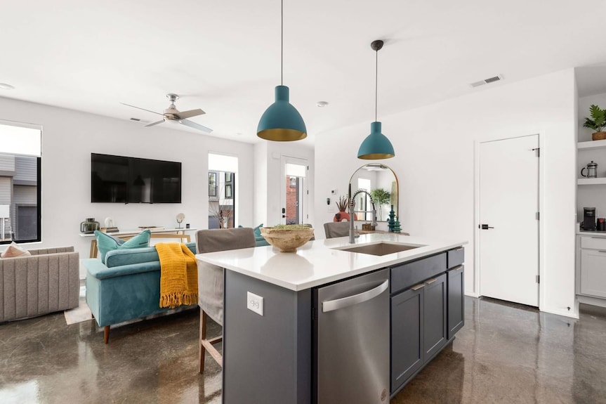 Myrtle One ~ This Is A Combined Listing Made Of Two Adjoining 4br/4ba Condos With Adjoining Rooftops - Nashville, TN