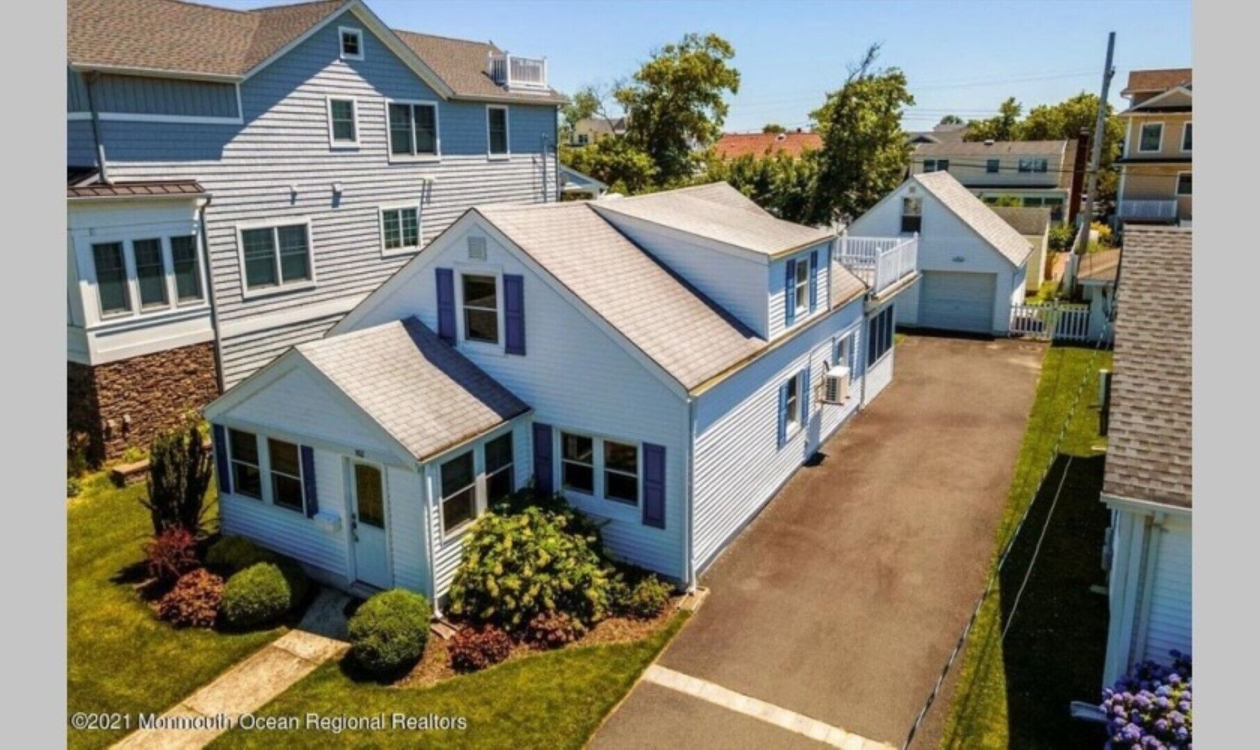 Great Home One Block To The Beach