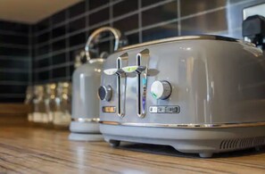 Private kitchen - Beautiful 3 bedroom Town house in Birmingham city centre (Birmingham)