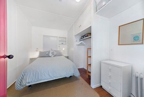 5 bedrooms, bed sheets