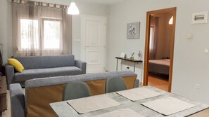 32-inch LED TV with digital channels, TV - Kerkini Houses (Sintiki)