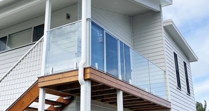 Newly built 2 story-dwelling *7 min from the beach!*