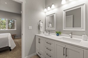 Combined shower/bathtub, hair dryer, towels, soap