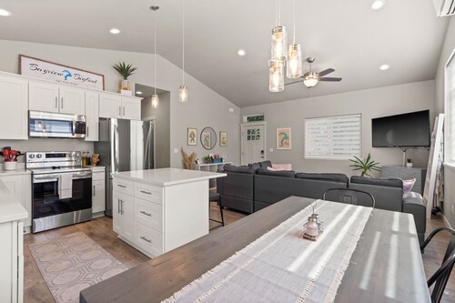 PNW ~ Bayview Bigfoot steps to Lake Pend Oreille/Hot Tub