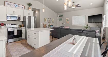 PNW ~ Bayview Bigfoot steps to Lake Pend Oreille/Hot Tub