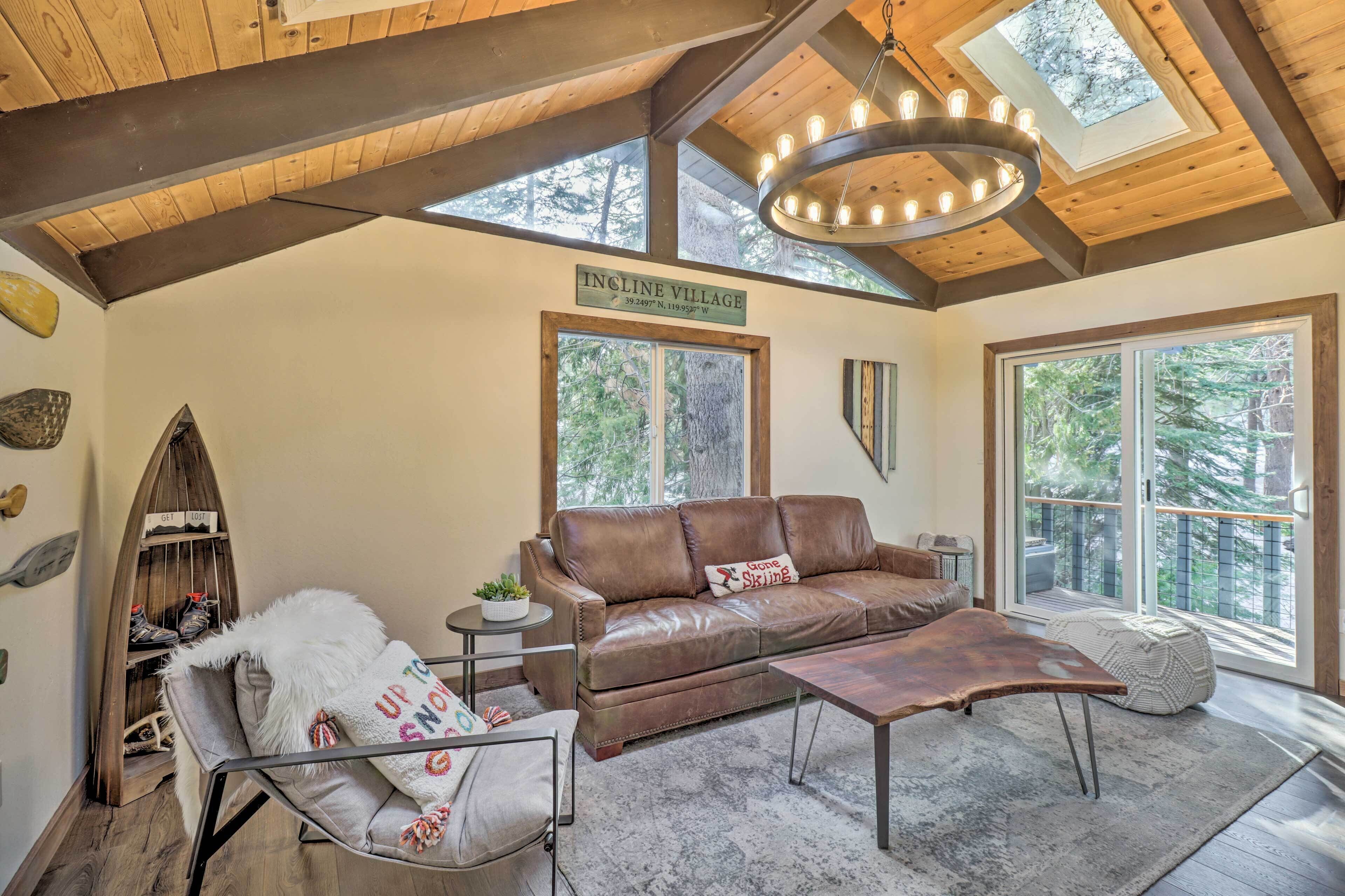 Modern Cabin Retreat: 2 Mi to Incline Beach!