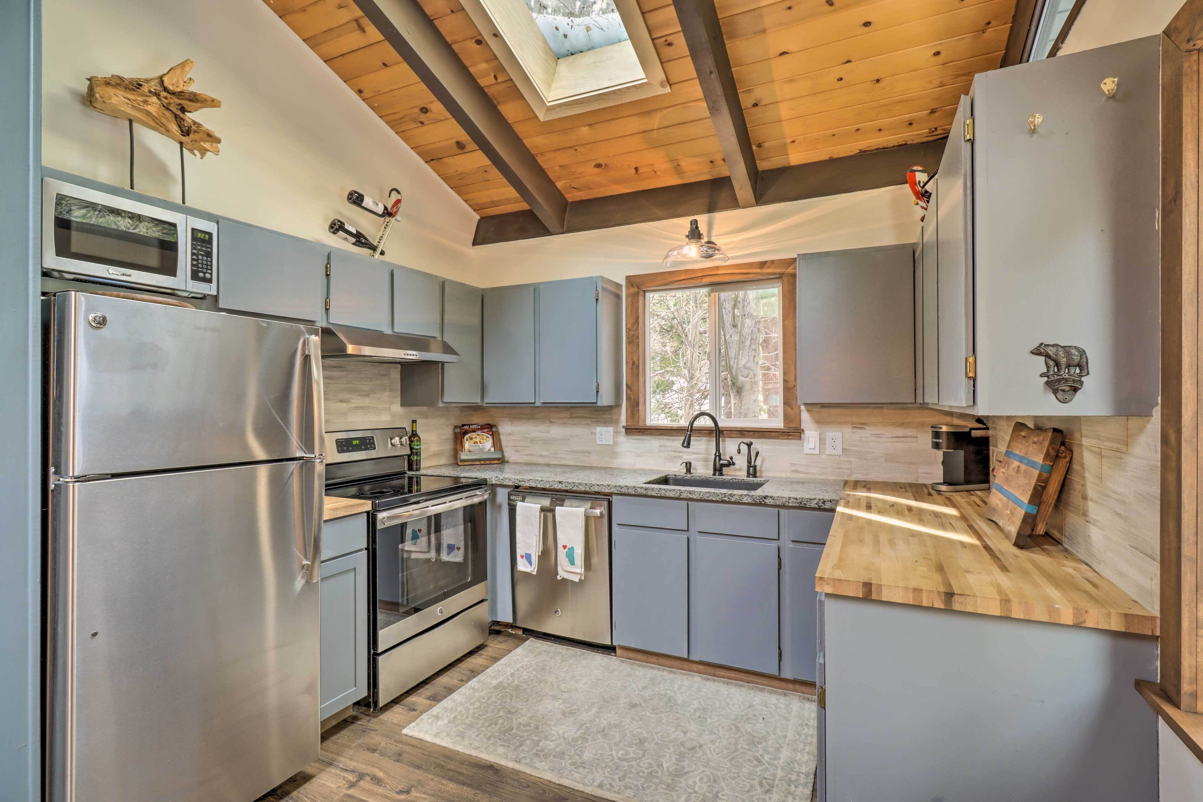 Modern Cabin Retreat: 2 Mi to Incline Beach!