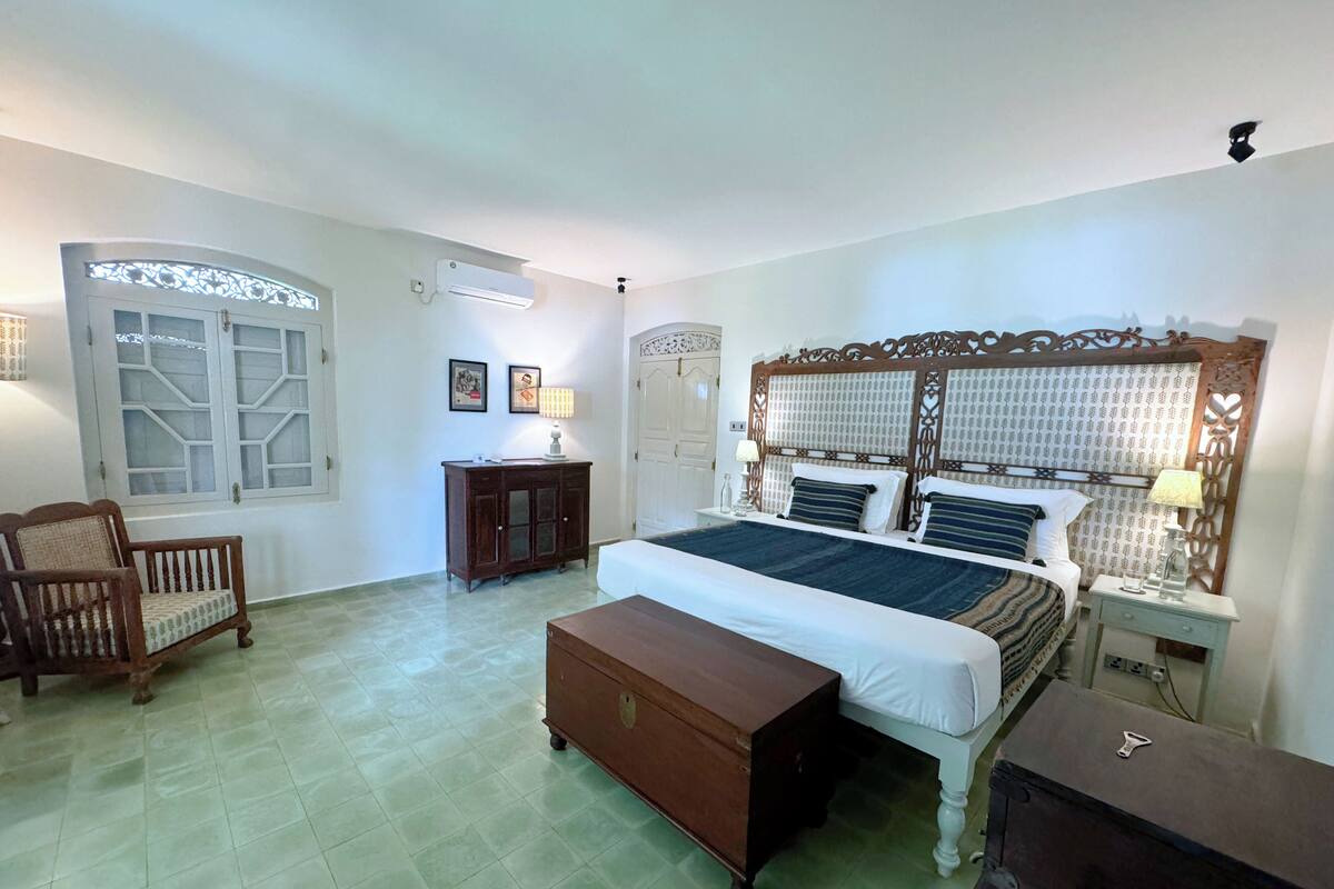 Standard Double Room | Premium bedding, iron/ironing board (on request), free WiFi, bed sheets