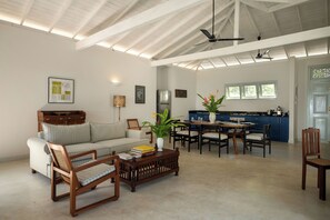 Hochwertige Bettwaren, Minibar (mit einigen kostenlosen Artikeln)