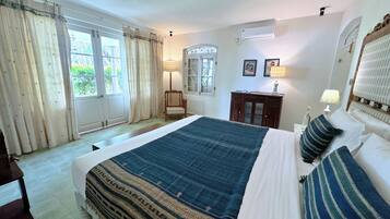 Habitación estándar doble | Ropa de cama de alta calidad y minibar (con algunos artículos gratuitos)