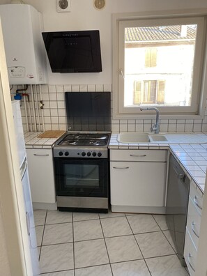 Réfrigérateur, micro-ondes, four, lave-vaisselle