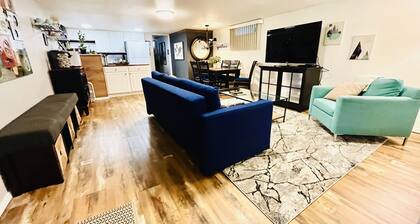 Large Modern 2 Bedroom near Ocean, Airport, and Seattle with private garage