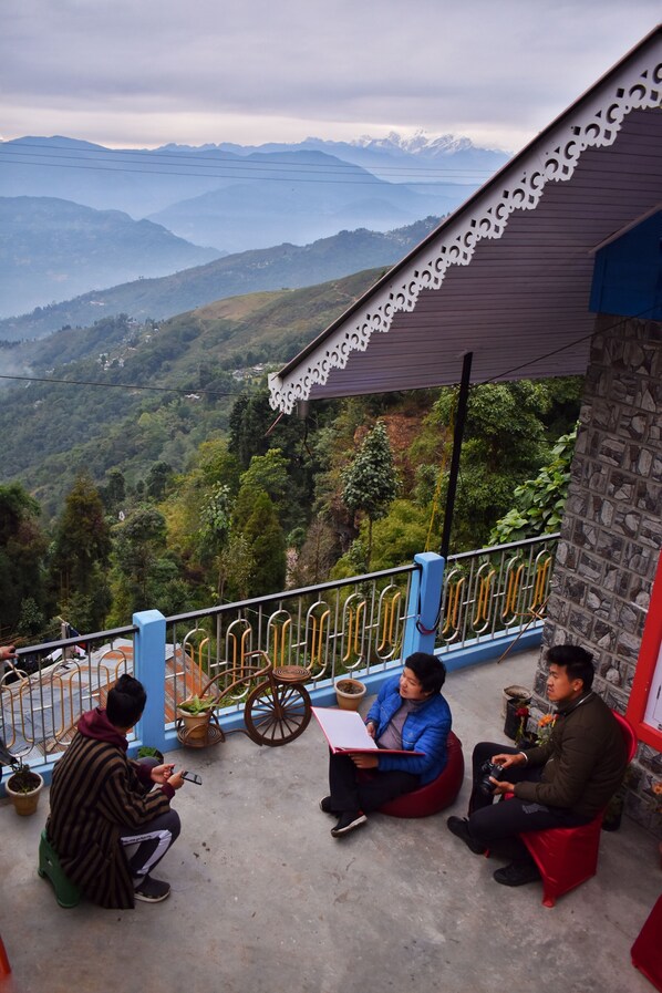 Property grounds - Located in the heart of Darjeeling surrounded by greenery. (Darjeeling)