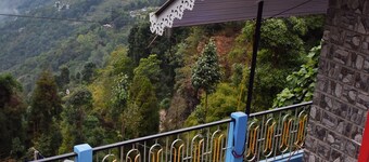 Located in the heart of Darjeeling surrounded by greenery.