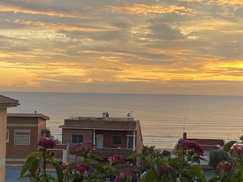 Beautiful views of the sea and easy access to expansive beaches.