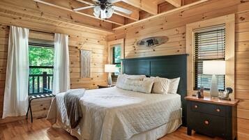 2 makuuhuonetta, silitysrauta/-lauta, ilmainen Wi-Fi, vuodevaatteet