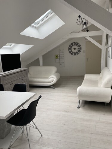 Appartement lumineux et rénové au pieds de lac et montagne