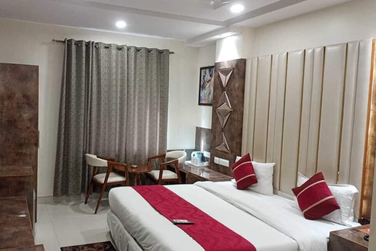 Habitación triple Deluxe | Camas extra, wifi gratis y ropa de cama