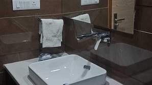 Douche, douche cascade, articles de toilette (gratuits)