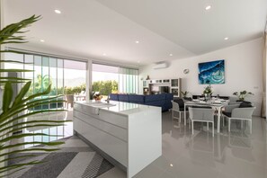 Refrigerador, cafetera/tetera, tetera/pava eléctrica